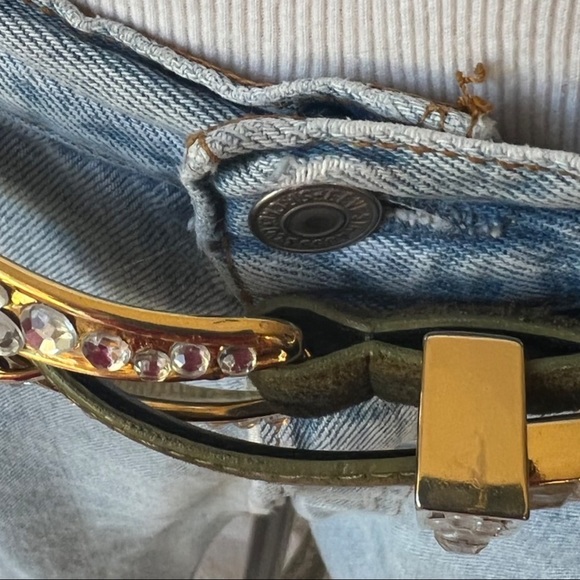 Olive green suede belt with western flare, gold hardware & rhinestones, Vintage - Picture 11 of 11